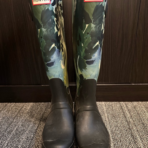 Hunter Shoes - Hunter Black and Green Botanical Rainboots